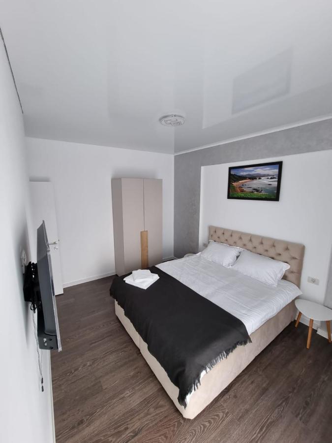 Apartamente Azra นาโวดาริ ภายนอก รูปภาพ