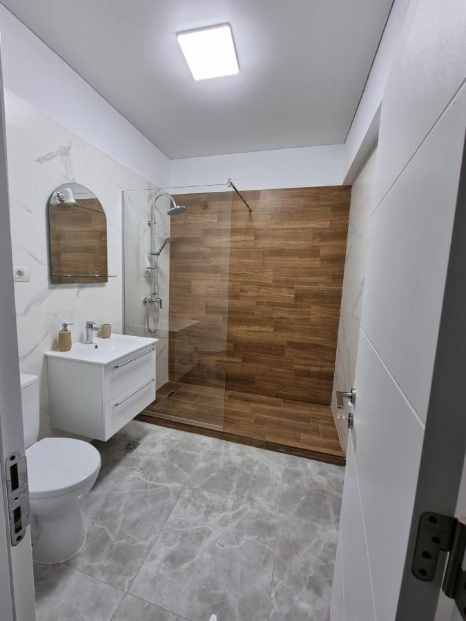 Apartamente Azra นาโวดาริ ภายนอก รูปภาพ